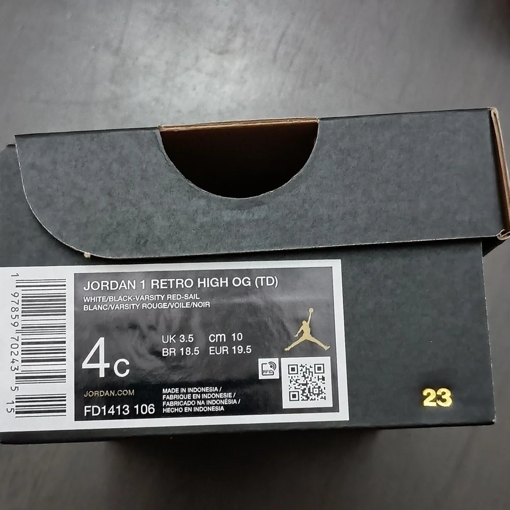 Nike Jordan 1 Retro High OG Black, White And Red Baby Sneakers